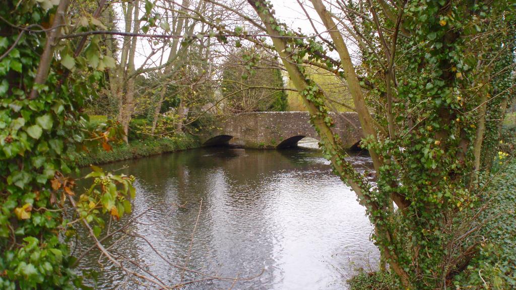 Riverside House Hotel Ashbourne  Buitenkant foto